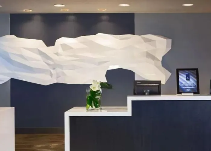 Hotel Renaissance Chicago O'hare 4*