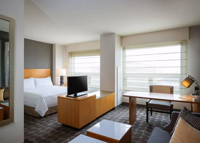 Renaissance Chicago O'hare Hotel