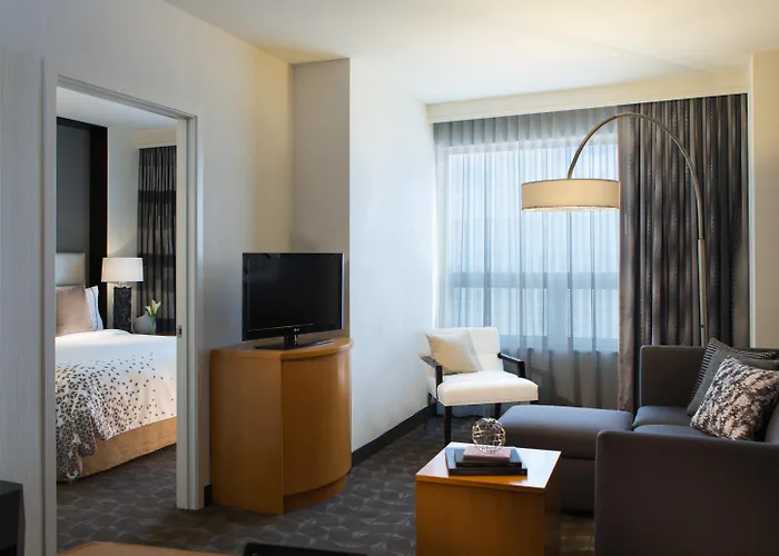 Renaissance Chicago O'hare Hotel 4*