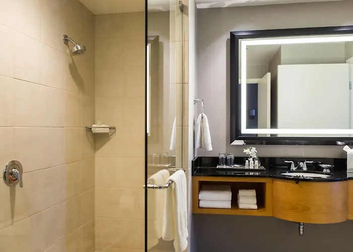 Hotel Renaissance Chicago O'hare 4*