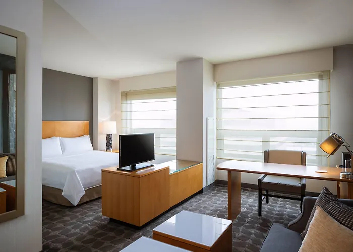 Renaissance Chicago O'hare 4*