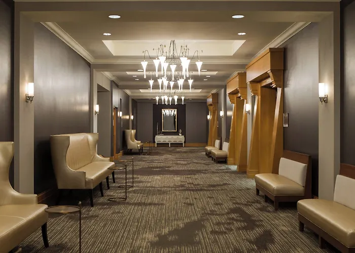 Hotel Renaissance Chicago O'hare 4*