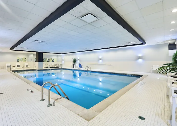 Hotel Renaissance Chicago O'hare 4*