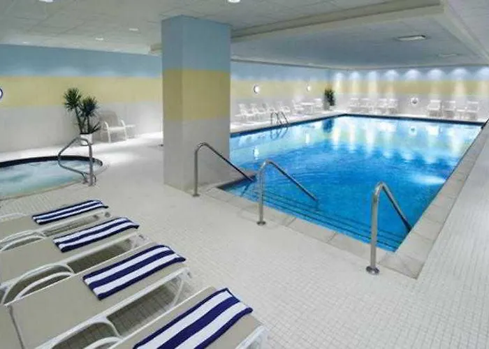 Hotel Renaissance Chicago O'hare 4*