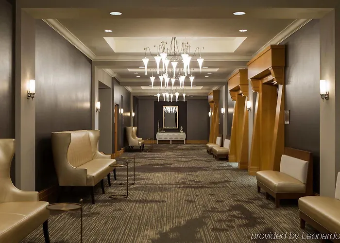 Hotel Renaissance Chicago O'hare 4*